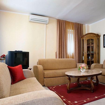 Apartments Vuksic Sveti Stefan Bagian luar foto