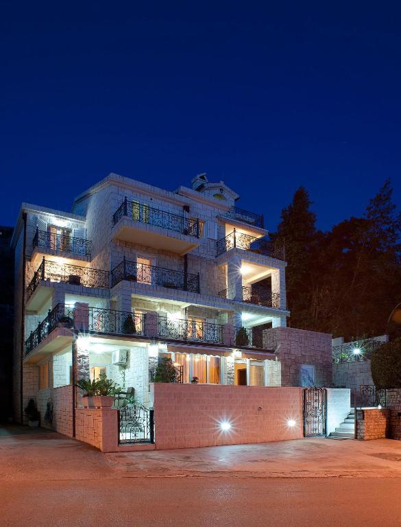 Apartments Vuksic Sveti Stefan Bagian luar foto
