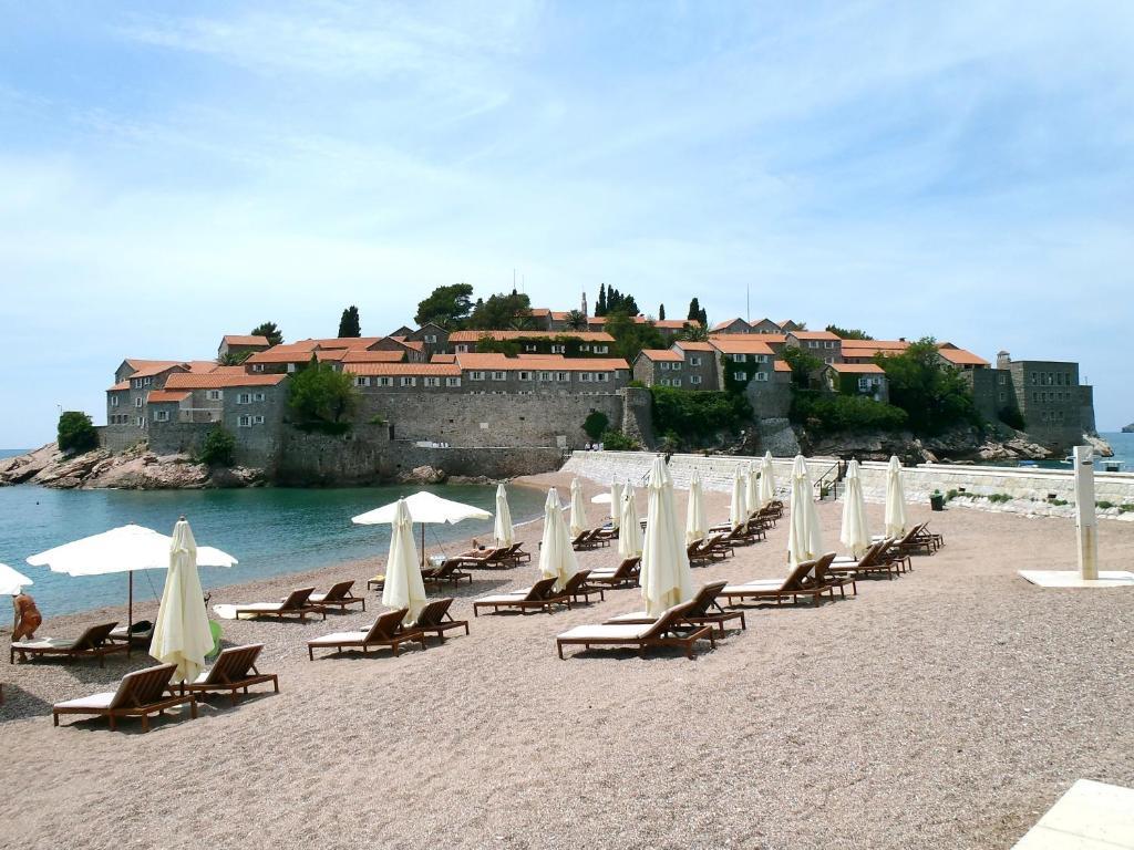 Apartments Vuksic Sveti Stefan Bagian luar foto