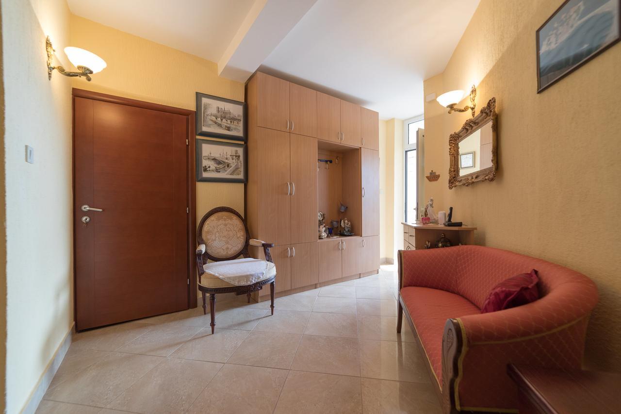 Apartments Vuksic Sveti Stefan Bagian luar foto