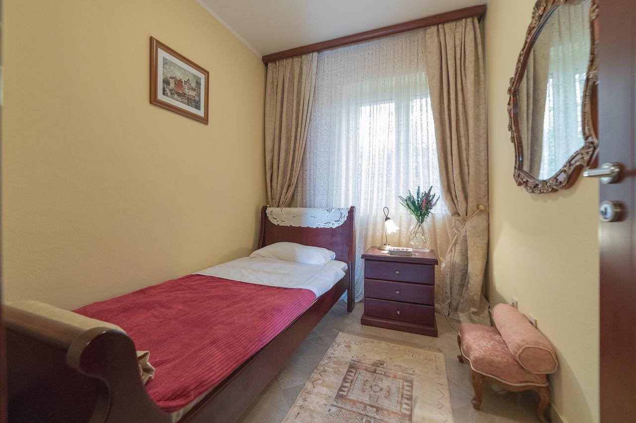 Apartments Vuksic Sveti Stefan Bagian luar foto