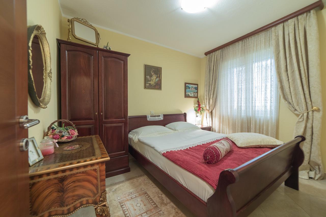 Apartments Vuksic Sveti Stefan Bagian luar foto