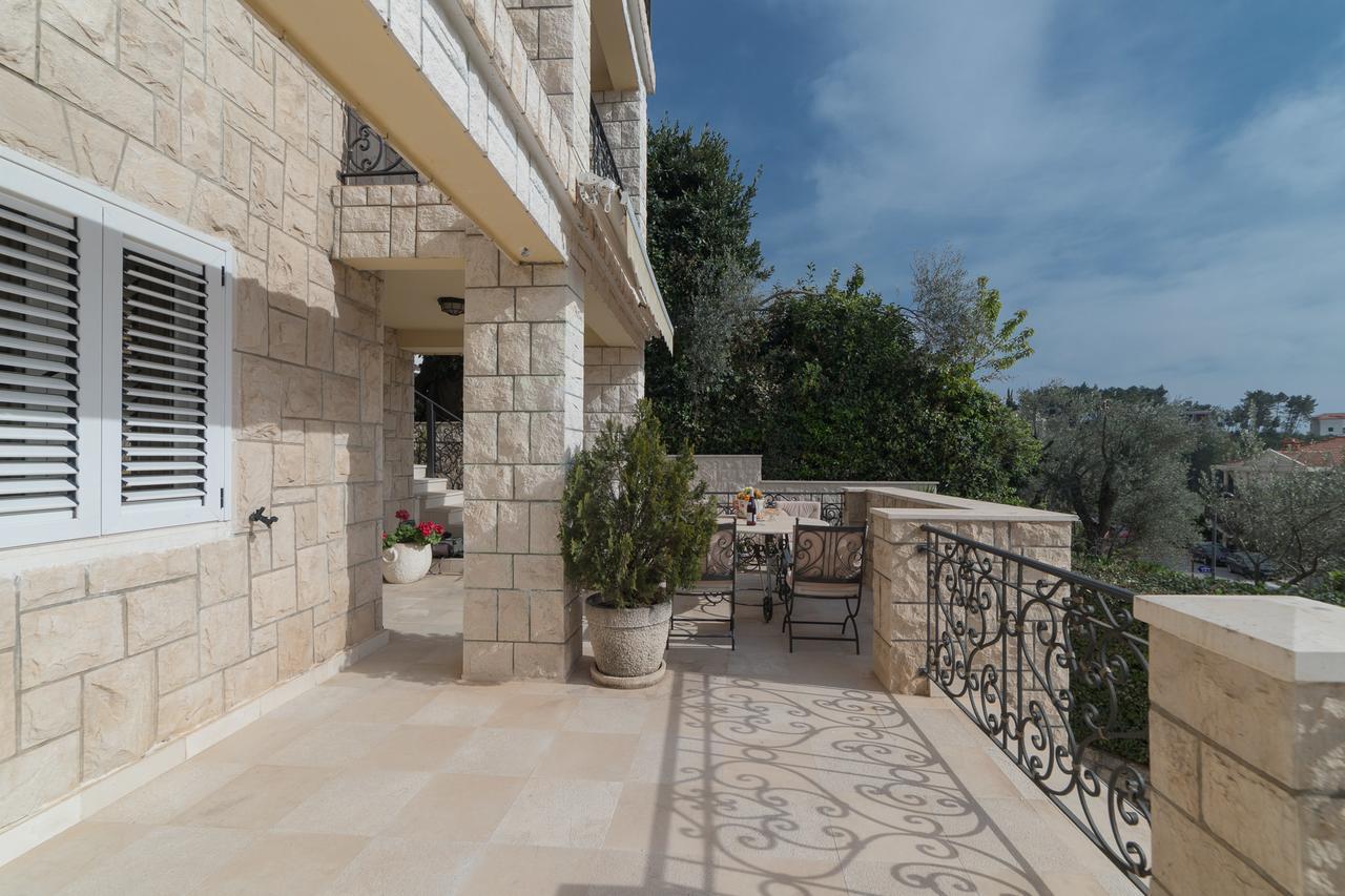 Apartments Vuksic Sveti Stefan Bagian luar foto