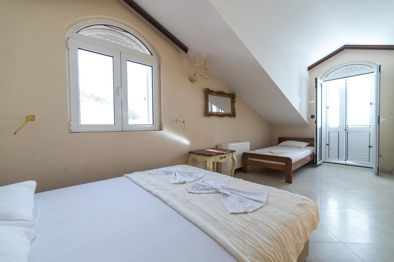 Apartments Vuksic Sveti Stefan Bagian luar foto