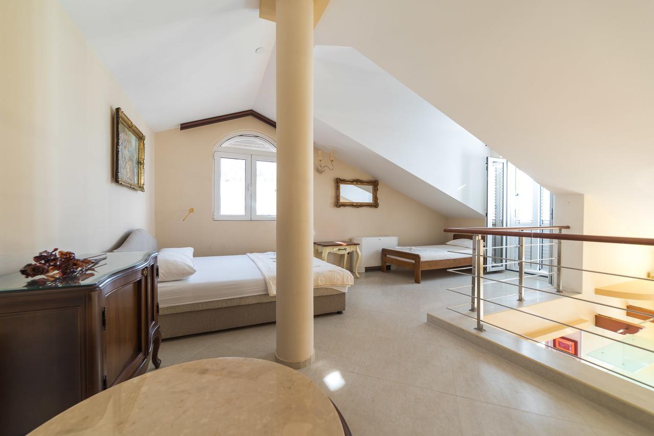 Apartments Vuksic Sveti Stefan Bagian luar foto