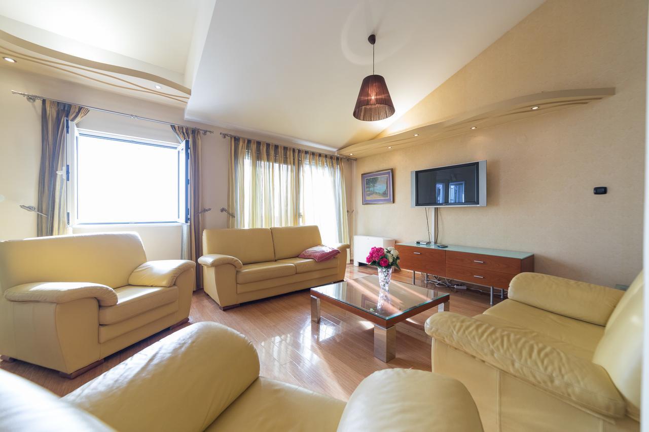 Apartments Vuksic Sveti Stefan Bagian luar foto