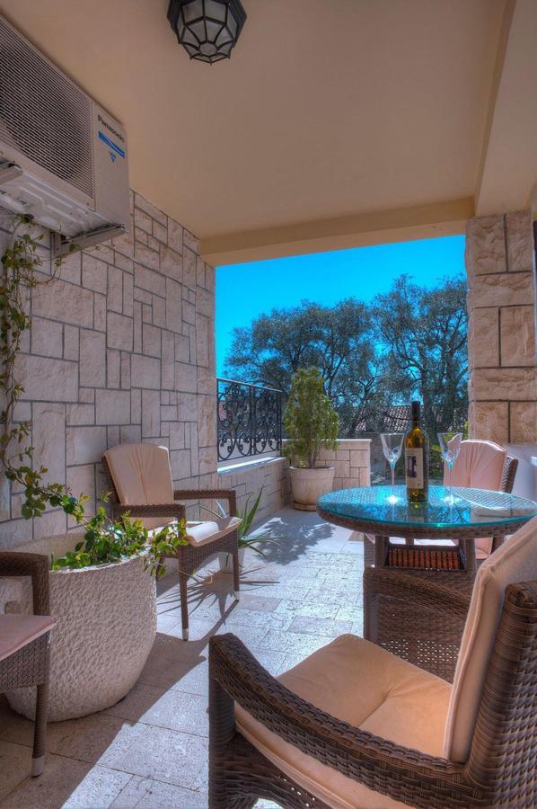 Apartments Vuksic Sveti Stefan Bagian luar foto