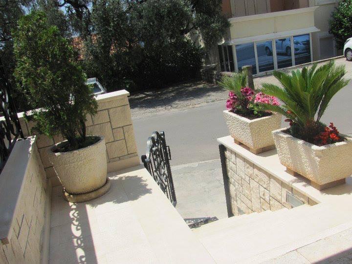 Apartments Vuksic Sveti Stefan Bagian luar foto